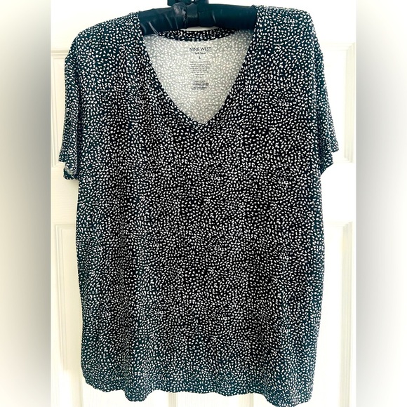 Take on the day in style with this women's essential tee from Nine West, LG - Picture 1 of 3